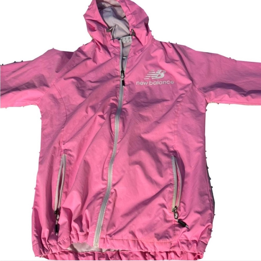 New Balance women’s Raincoat in Vibrant Pink